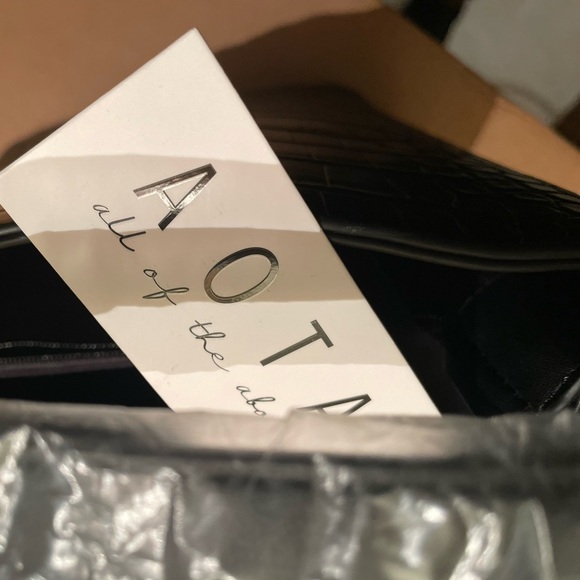 Aota Elena Black Faux croc bucket bag NWT croc top bucket bag - Picture 4 of 9